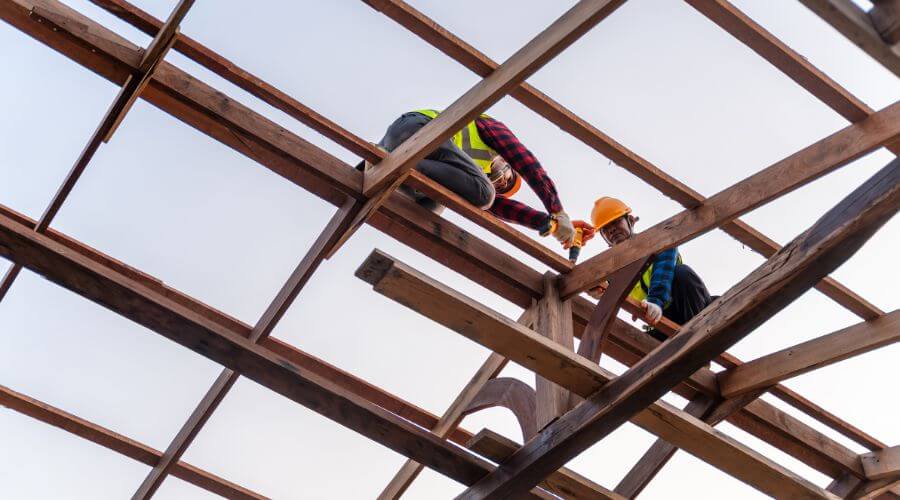 Professional gutter cleaning services in Avenal, CA